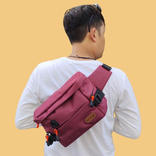 Tas Selempang Pria Laki-laki Cowok untuk Traveling Bahan Synthetic Leather Warna Maroon / Tas Pria untuk Jalan-Jalan Casual Kasual Distro Murah