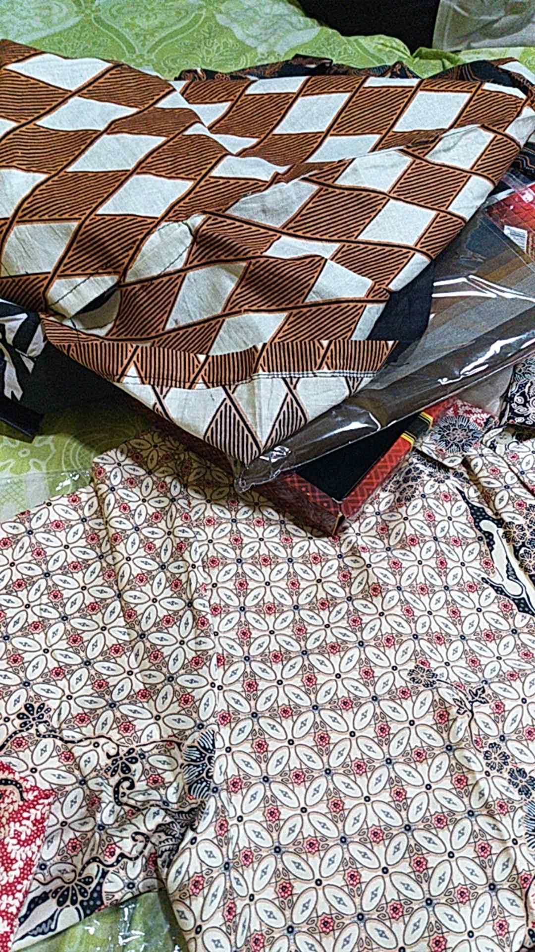 Kemeja Batik Semi Sutra Exclusive Puring Istimewa Bahu Pakai Busa