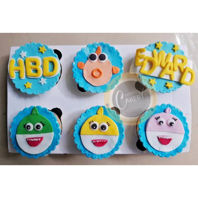 

BABY SHARK Fondant Cupcakes