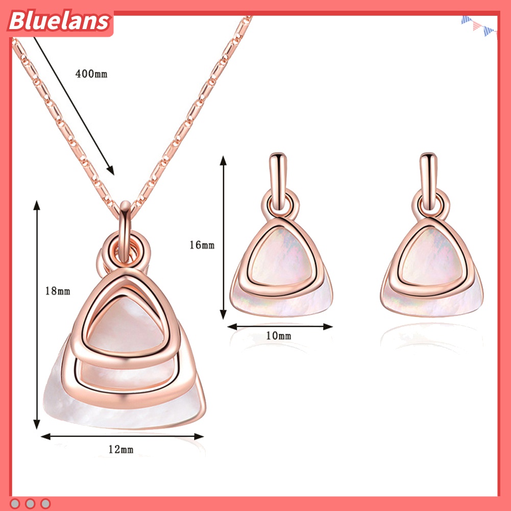 Set Perhiasan Kalung Anting Stud Liontin Segitiga Hollow Aksen Berlian Imitasi Untuk Wanita