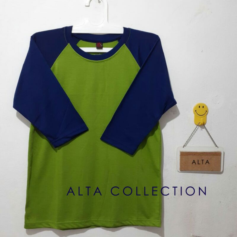 Kaos polos raglan 3/4 - hijau lumut tangan biru dongker