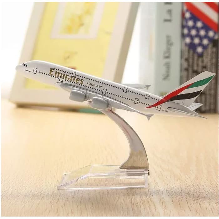 Terbaru MINIATUR DIECAST PESAWAT EMIRATES PAJANGAN HIASAN PESAWAT