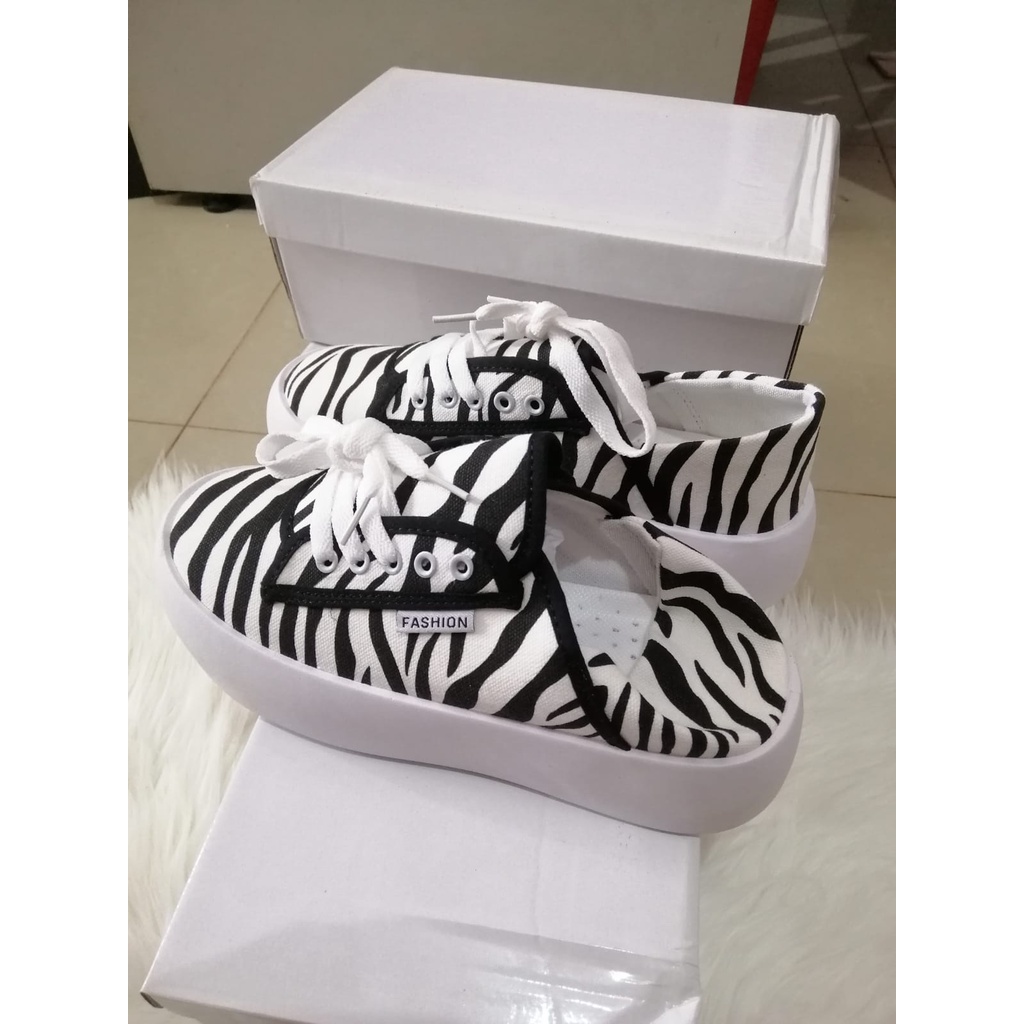 [LC] Sepatu Wanita 1424 Sepatu Wedges Belang SEDANG Keren Cantik COOL STYLE Sneakers Impor Batam