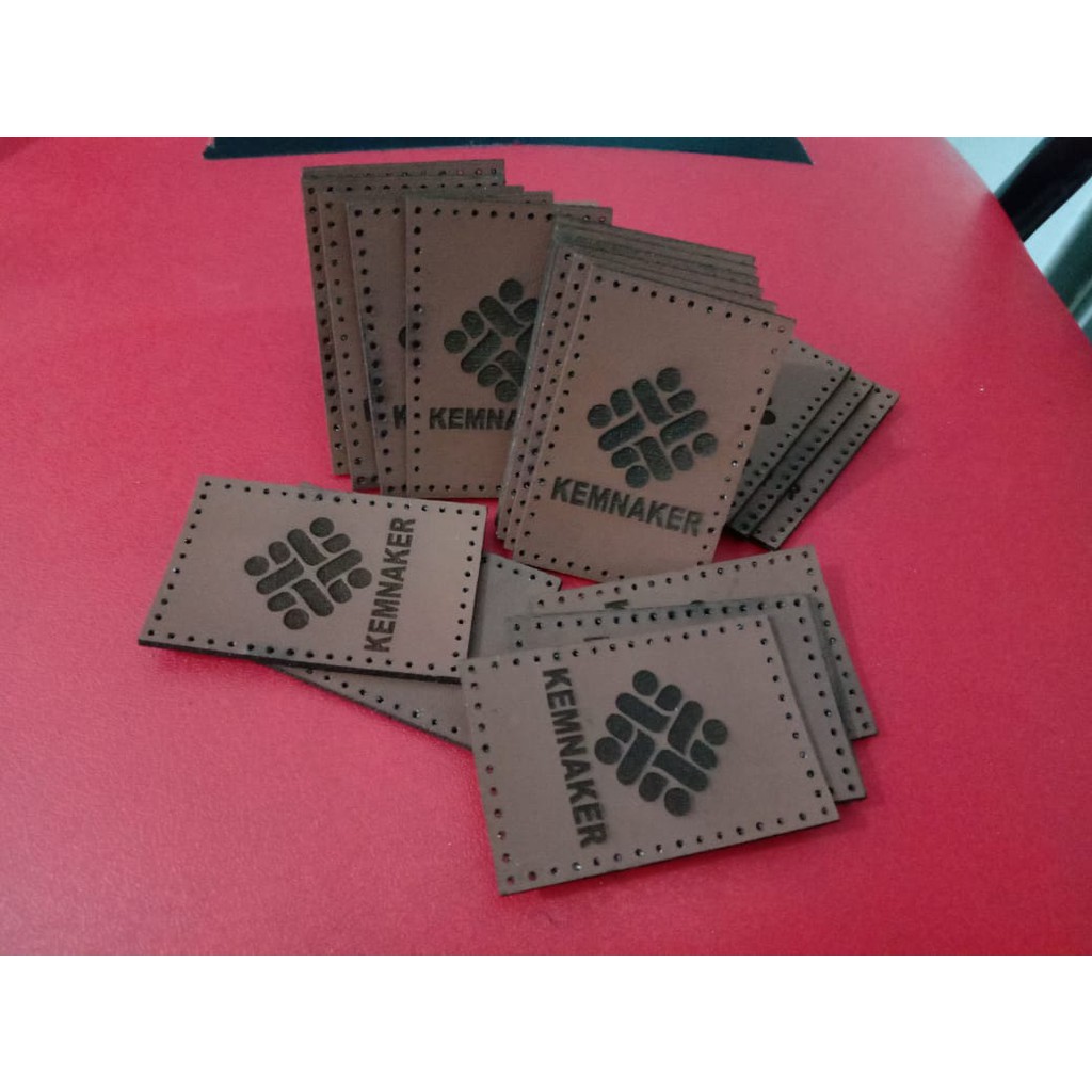 label kulit ( 4x 6cm / diameter 5cm ) / label kulit sintetis / label tas rajut / label tas handmade