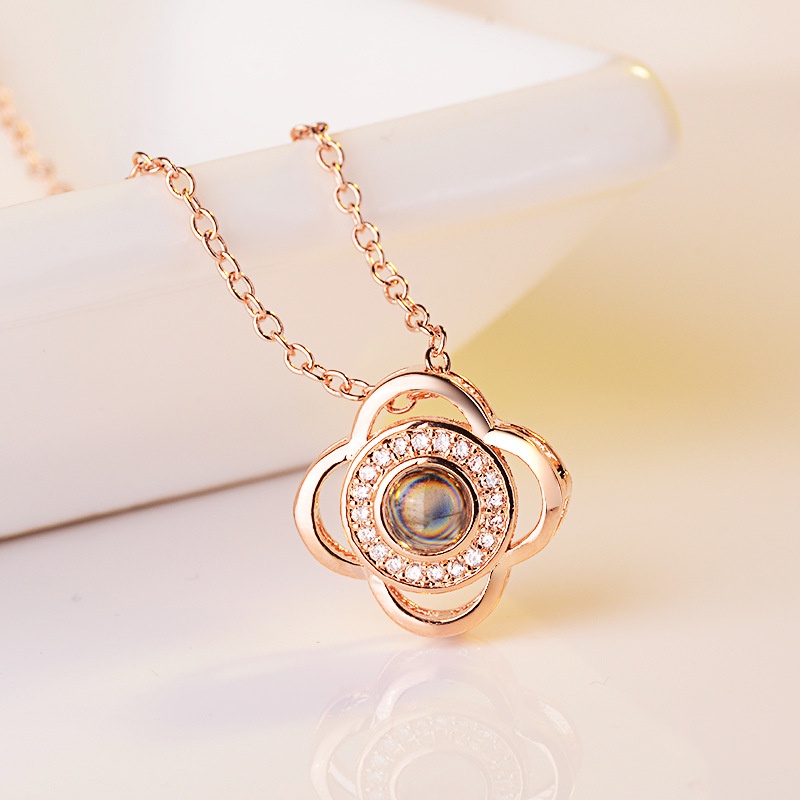 [Ready Stock]Fashion Personality Four-Leaf Clover Diamond Pendant Necklace