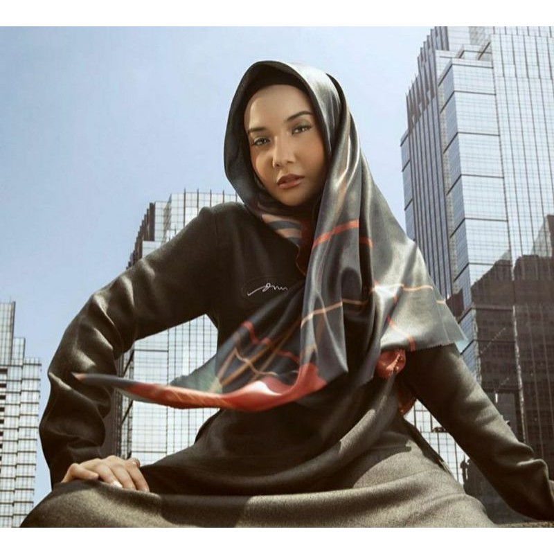 hijab deenay x zaskia sungkar metro red minor defect