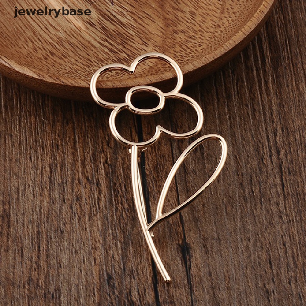 1pc Bros Pin Bentuk Bunga Hollow Bahan Alloy Warna Emas Glossy Untuk Syal