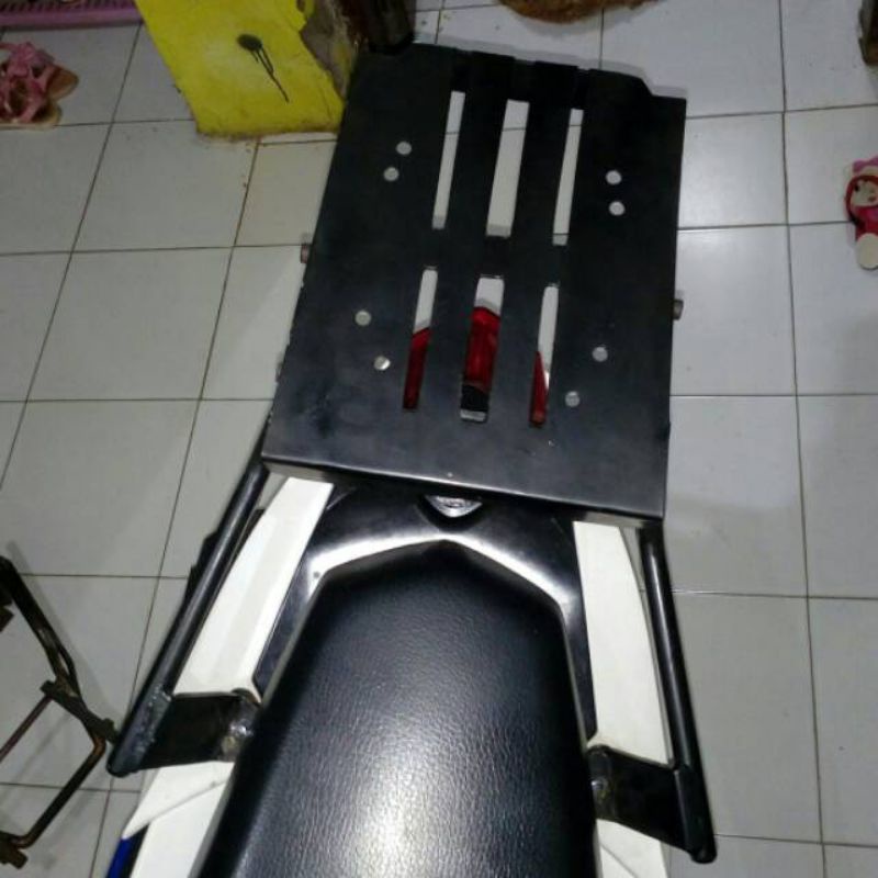 Bracket top box model geser Vario 125 dan Vario 150 Monorack Monorak geser Box GIVI KAPPA SHAD