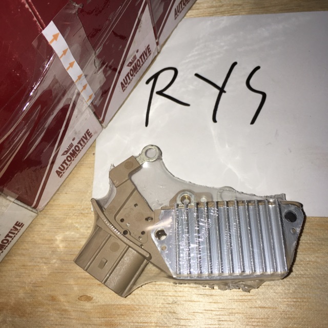 VIOS / YARIS SOKET 3 IC REGULATOR ALTERNATOR CAS DINAMO AMPER AMPERE PENGISIAN / SOKET SOCKET IC