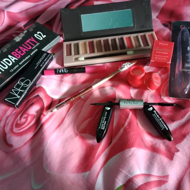 PAKET MAKEUP TERLENGKAP