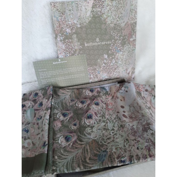 Eddera Series Buttonscarves