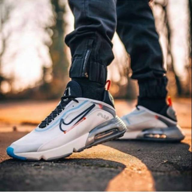 Nike air Max 2090 "pure platinum"