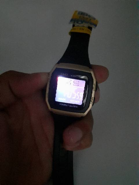 JAM TANGAN QNQ CEWEK AND COWOK NEW VARIASI LED 7 WARNA WATER RESIST PROMO HOT!!