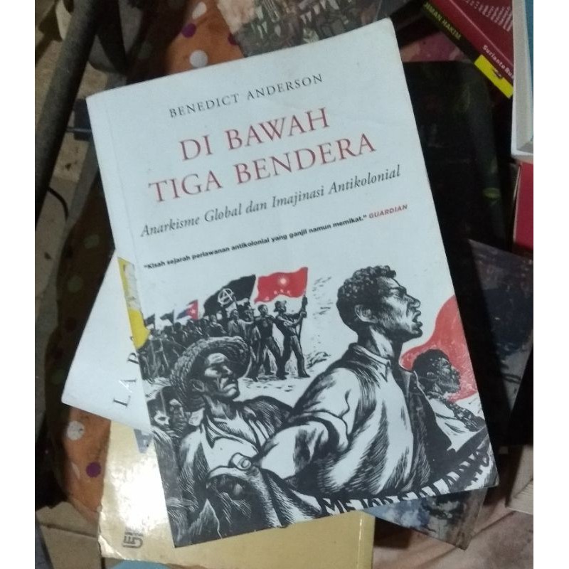 Di Bawah Tiga Bendera