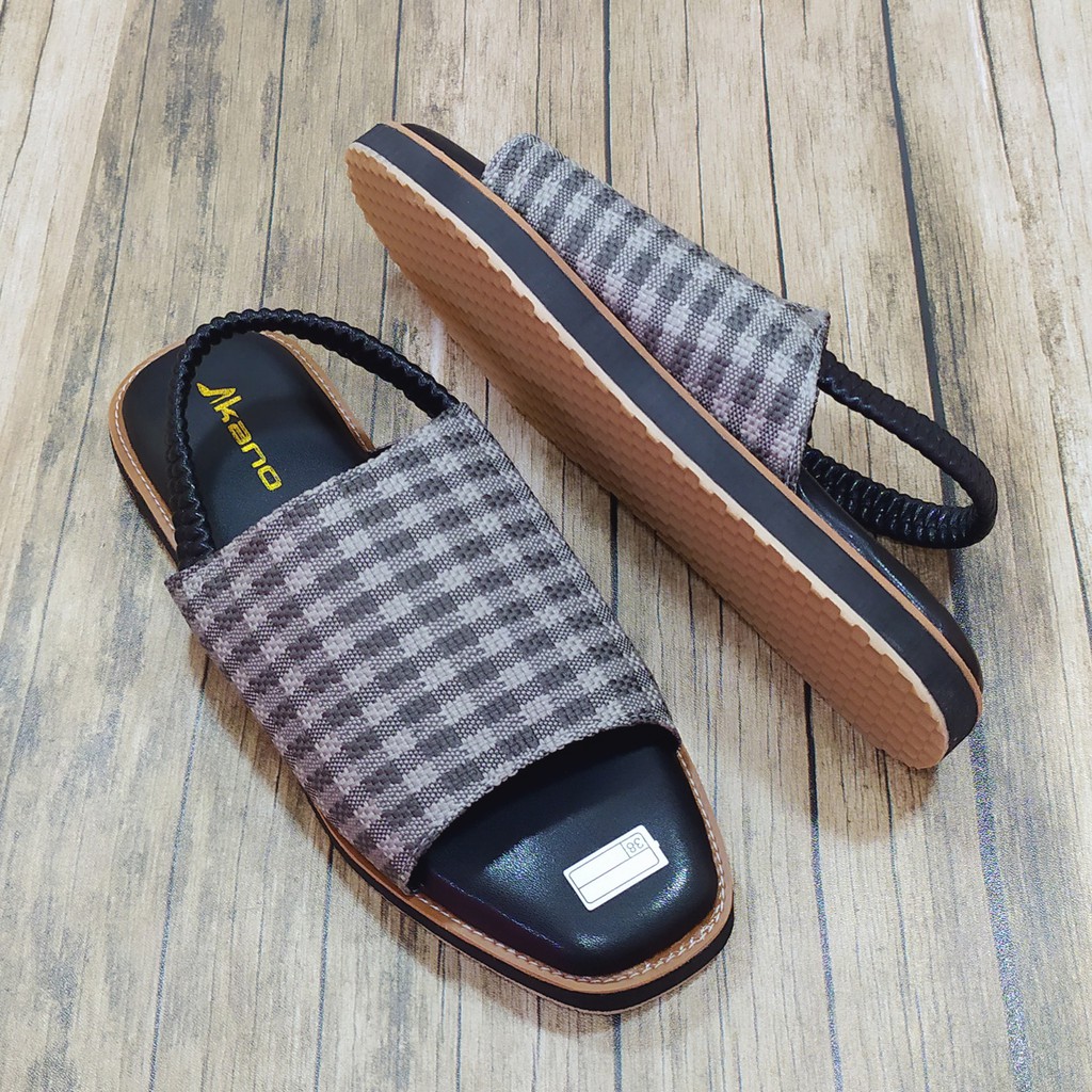 Akano Alaqua Sandal Tali Wanita-HITAM