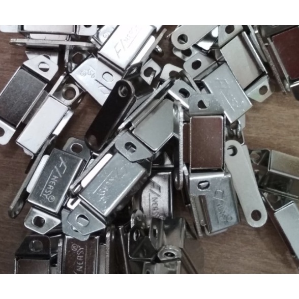 MAGNET KOTAK STENLIS UNTUK PINTU LEMARI KAYU