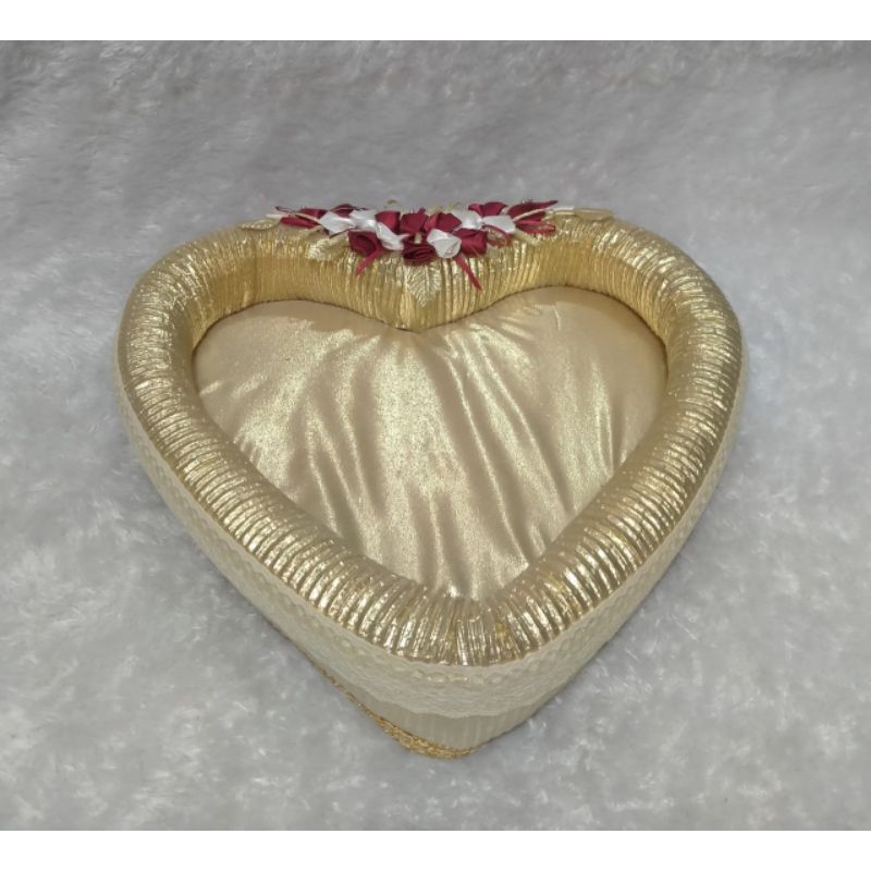 Tempat seserahan love ,warna emas
