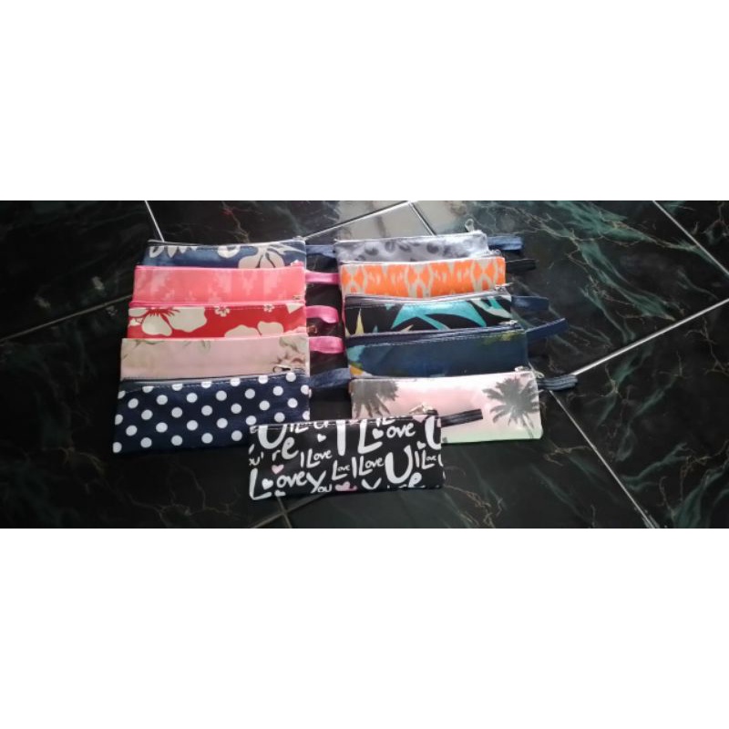 

souvenir tempat pensil