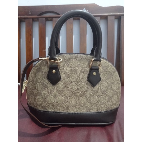 Coach ladies hand bag shoulderbag PRELOVED