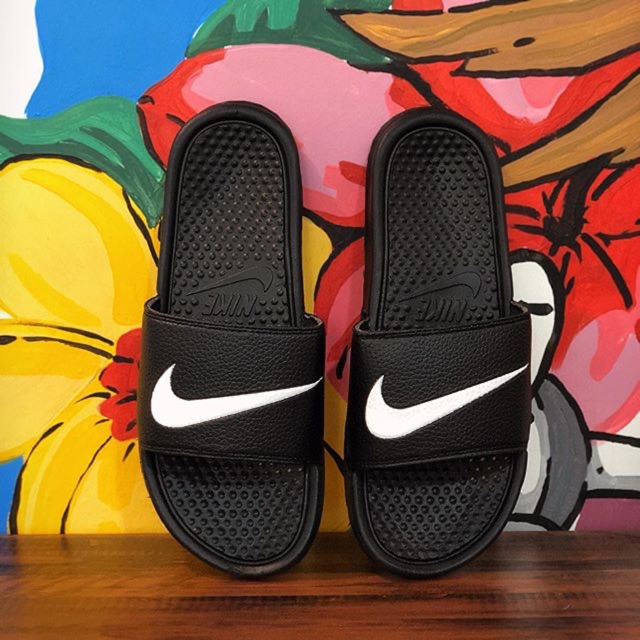 NIKE SWOOSH SANDAL BLACK WHITE
