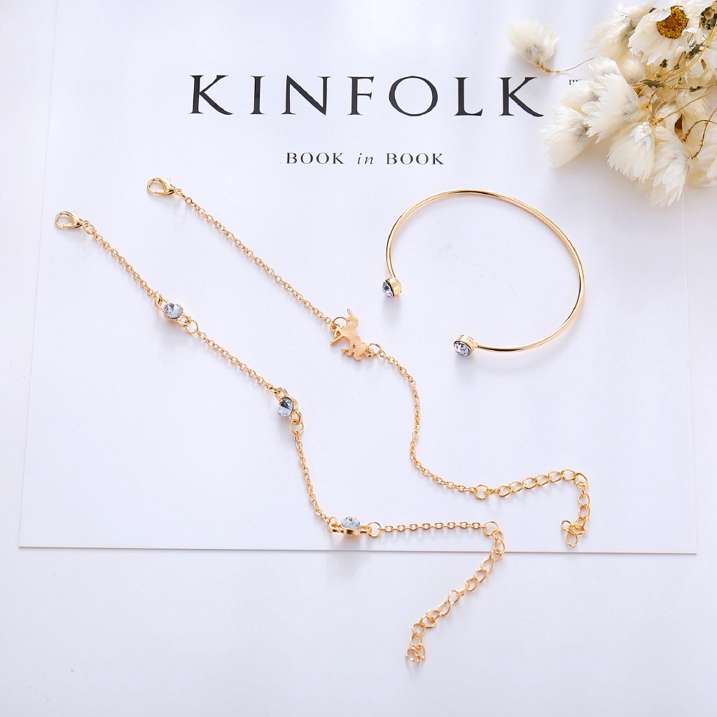 Gelang Multilayer Bahan Metal Warna Emas Aksen Kristal Gaya Retro Untuk Wanita