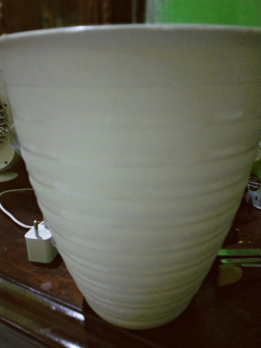 Pot Bunga Plastik Putih Tawon Tirus / Pirus 18 Cm