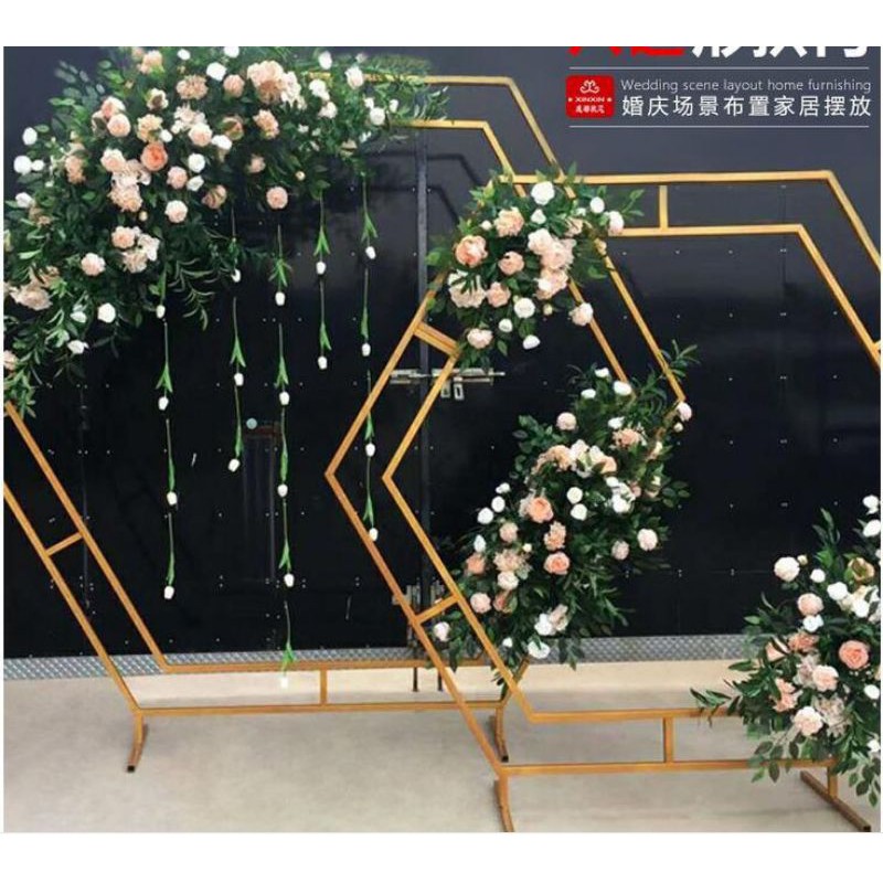 backdrop hexagonal dekorasi pelaminan