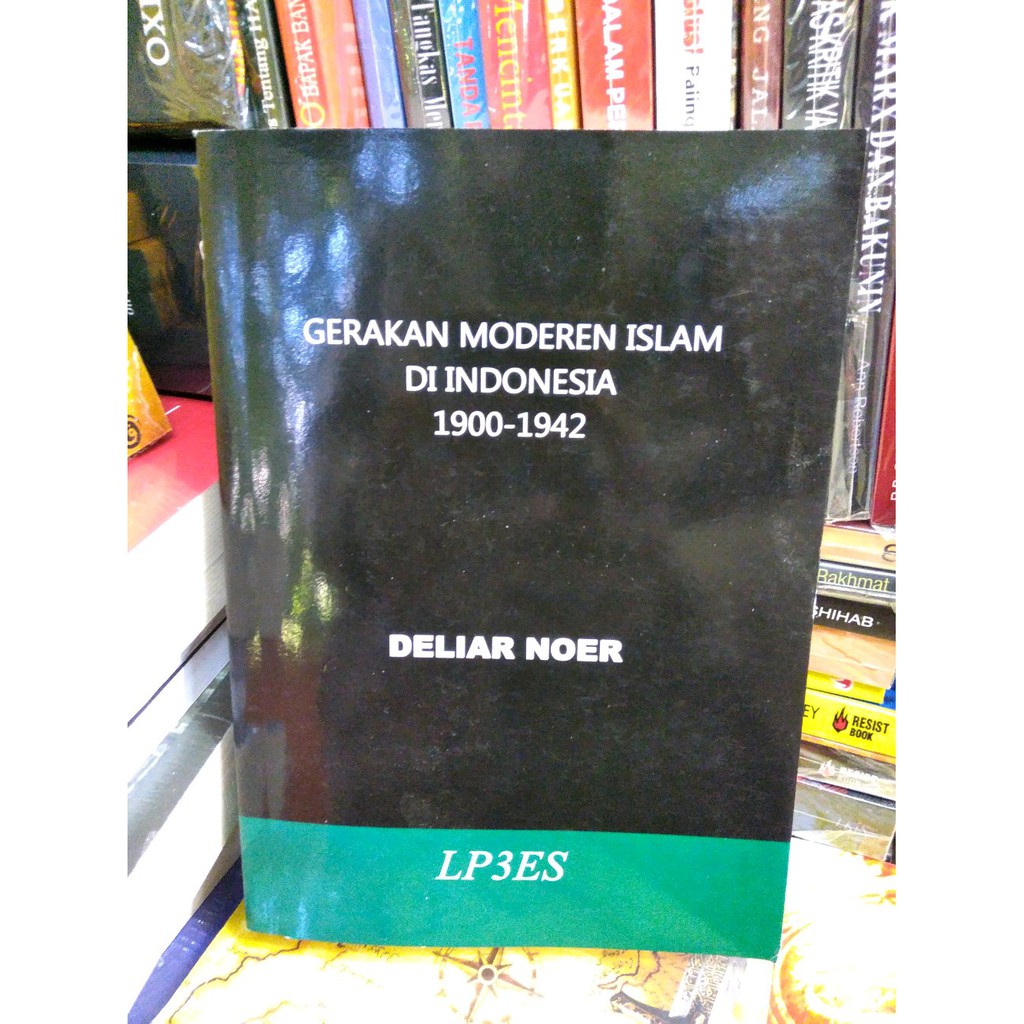 Gerakan Modern Islam Di Indonesia 1900-1942 by Deliar Noer