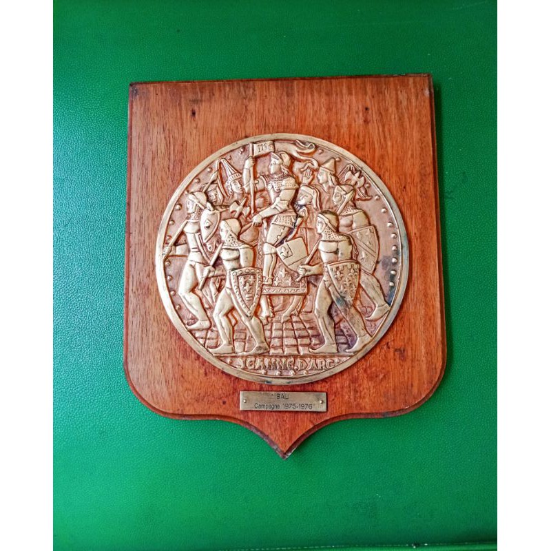 pajangan hiasan dinding antik unik kuningan