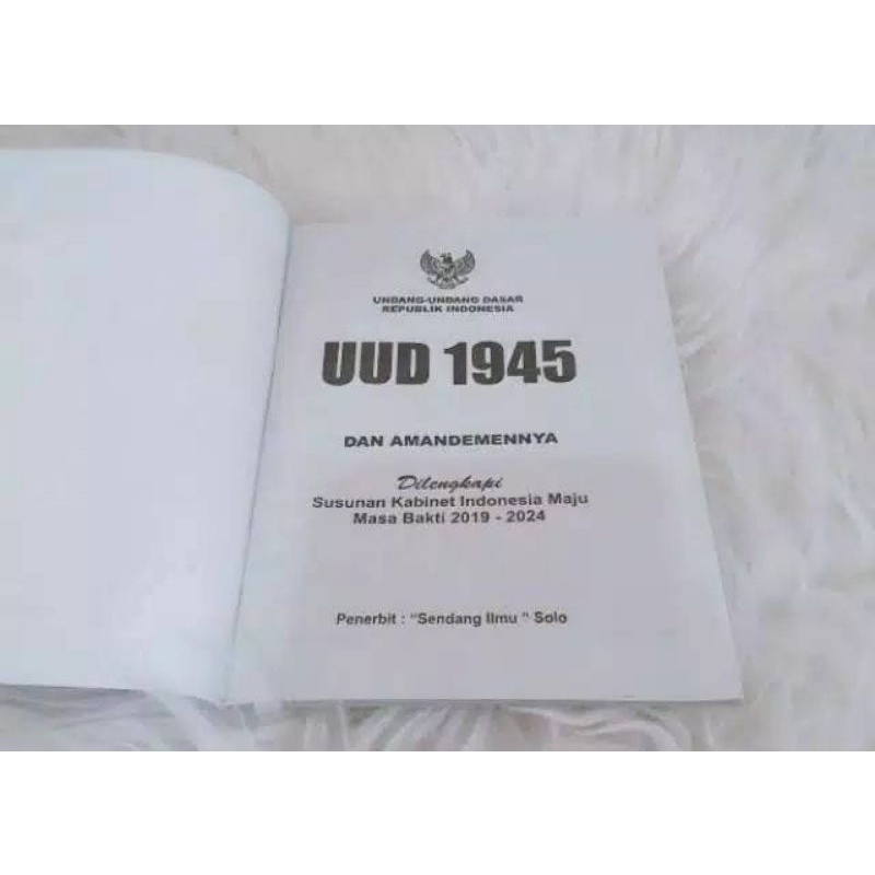 BUKU UUD 1945  buku undang - undang dasar negara republik indonesia , 1 kg isi 65 pcs