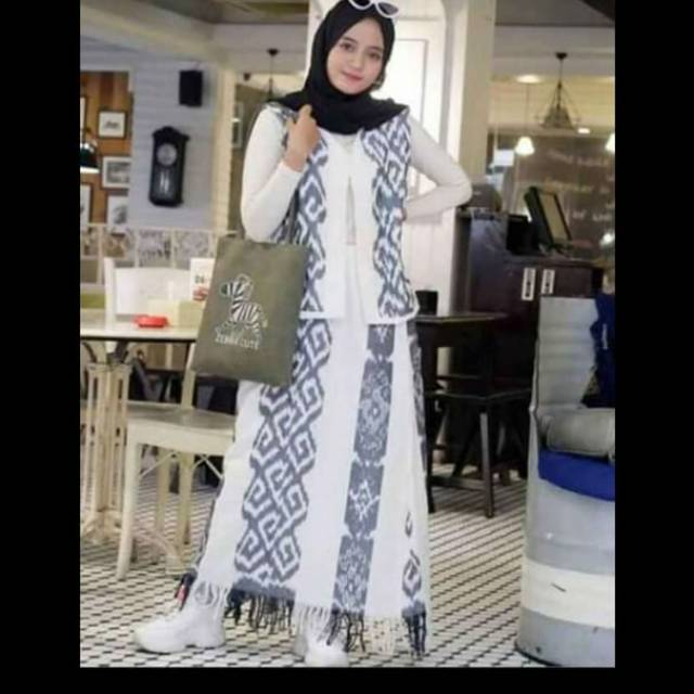 Setelan rok dan blazer tenun motif toraja white F1