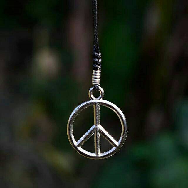 Kalung Tali Pria Bandul Liontin Peace Piss Silver Perak Metalik Necklace