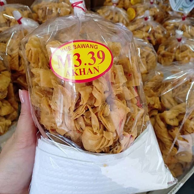 

Kue Bawang M3.39 asli Khas Medan/Kue Bawang Pita/Camilan Kue Bawang khas Medan/Oleh-Oleh khas Medan