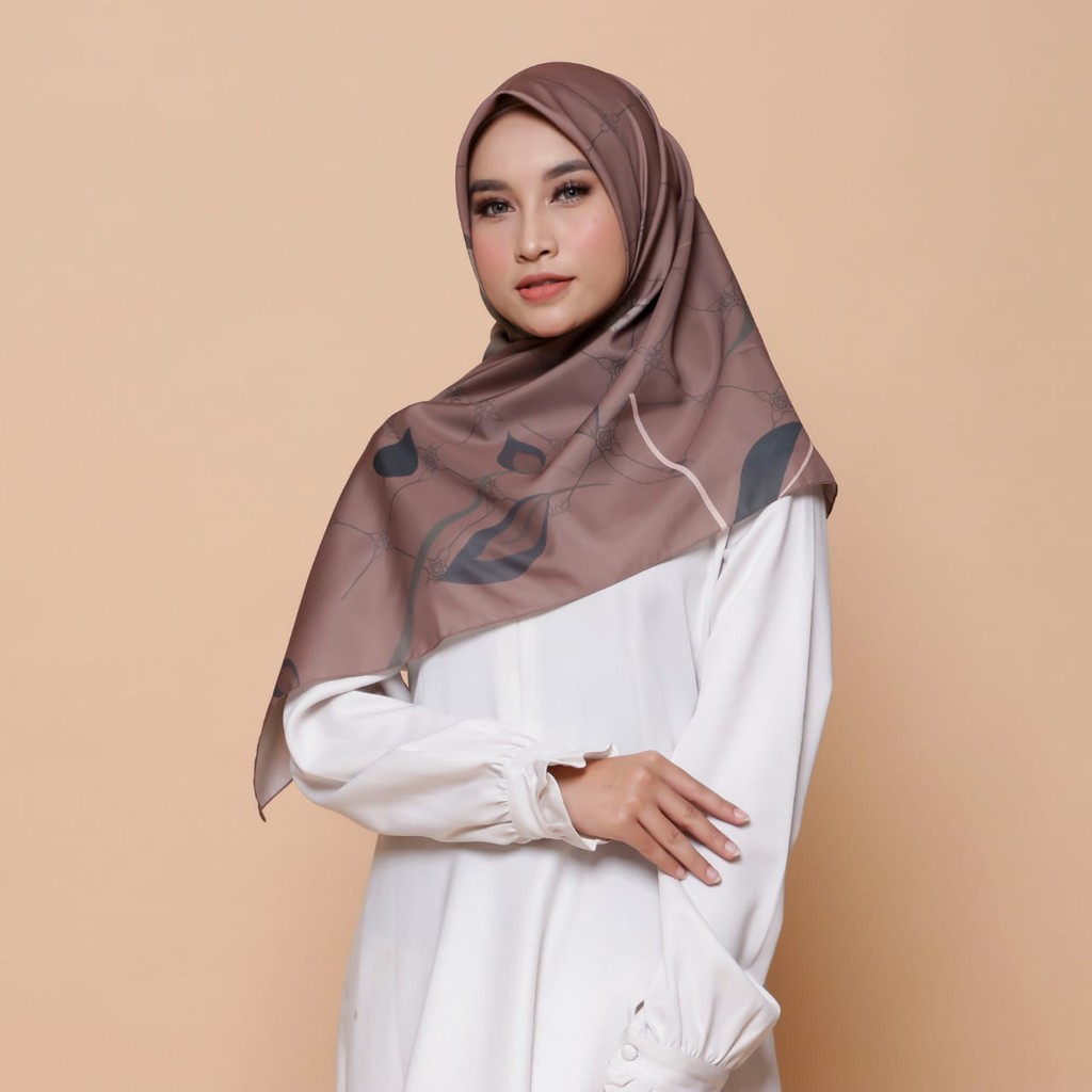 KERUDUNG SEGI EMPAT PRINTING MOTIF JILBAB SEGIEMPAT HIJAB SEGIEMPAT SCARF AGUSTIN