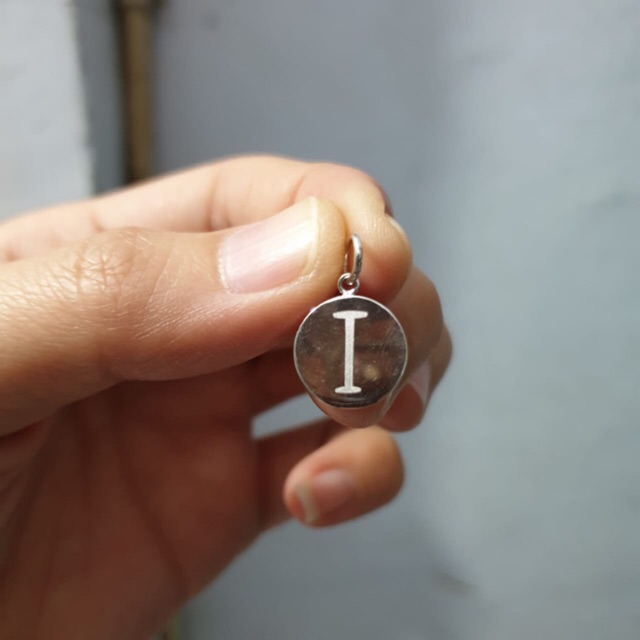 LIONTIN EMAS HURUF I DAN M PUTIH