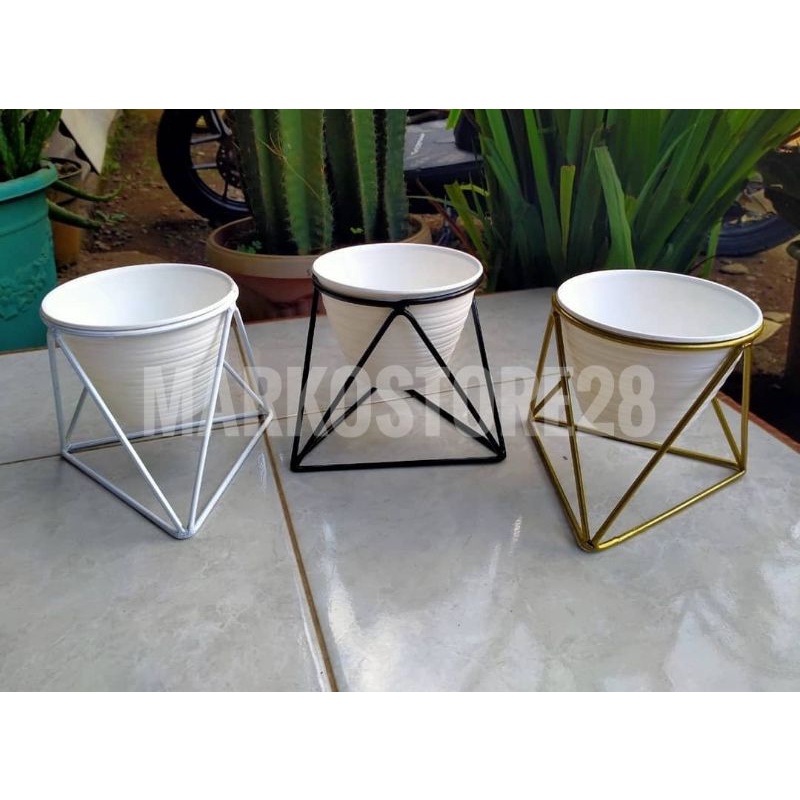 STANDING POT BESI / RAK BUNGA MINIMALIS / RAK BUNGA BESI