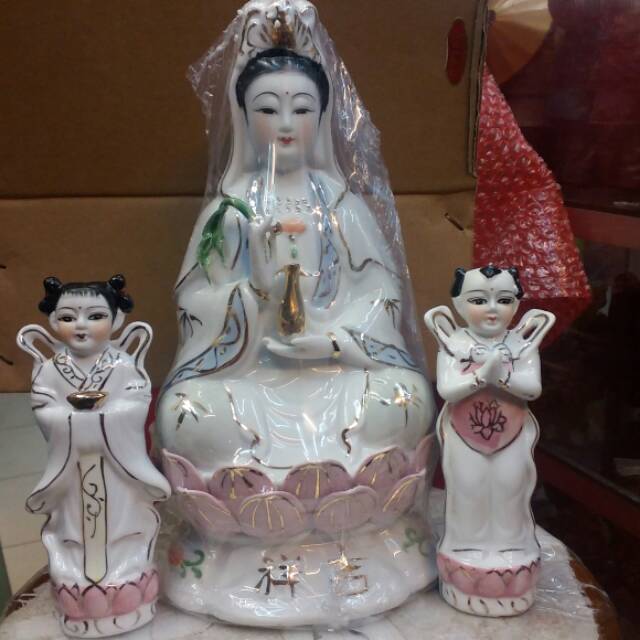 Patung Rupang Dewi Kwan Im Dan Pendampingnya