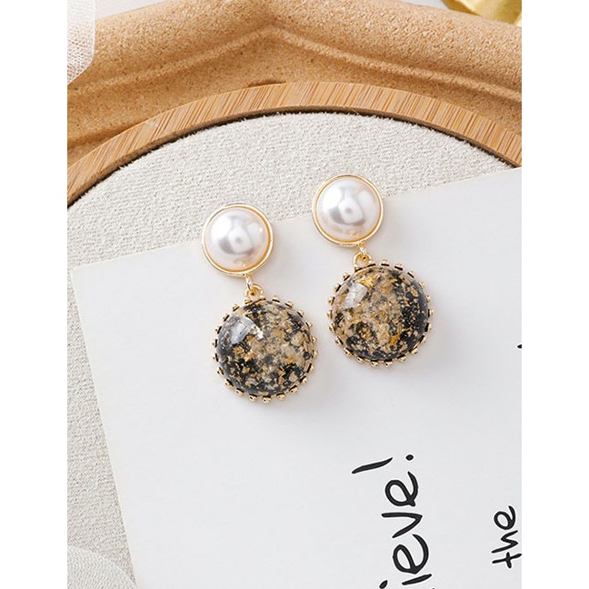 LRC Anting Tusuk Fashion B Gold Foil Pearl Earrings D66113