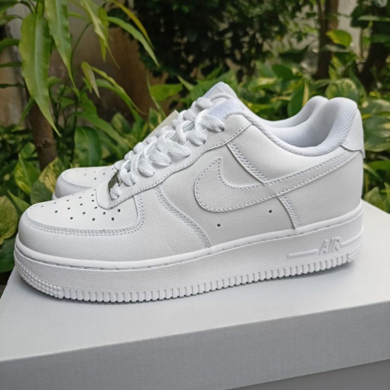 Nike Air Force 1 07 Original Triple White BNIB (BRAND NEW IN BOX) ORIGINAL NIKE 100%