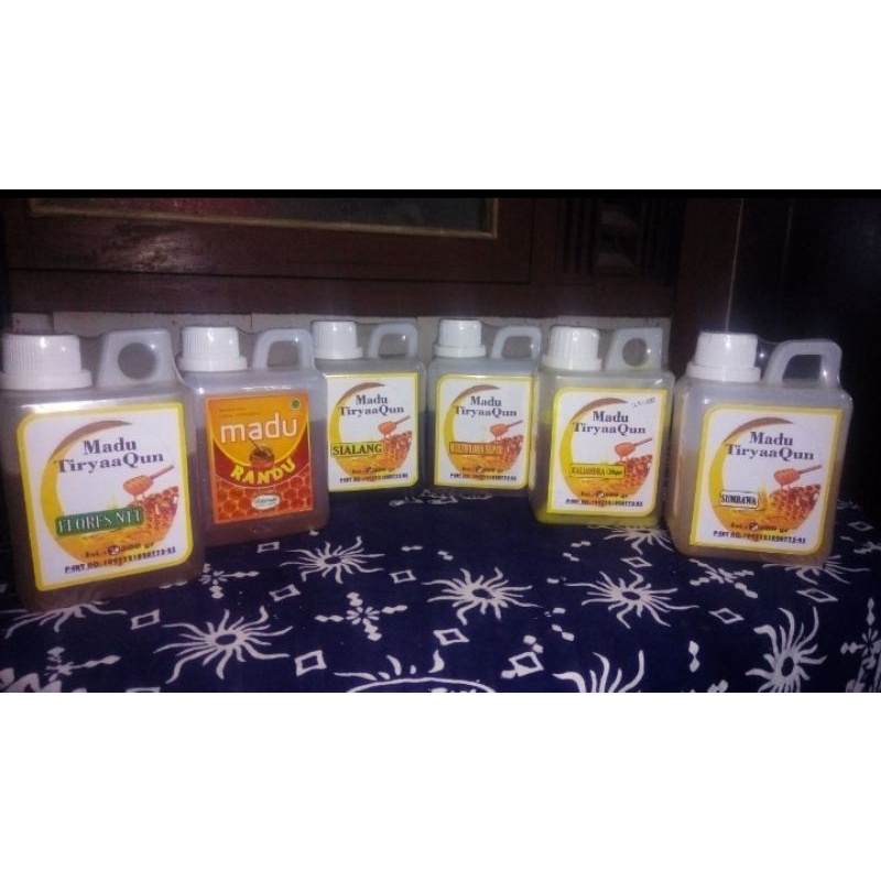 

Berbagai produk herbal dan madu murni