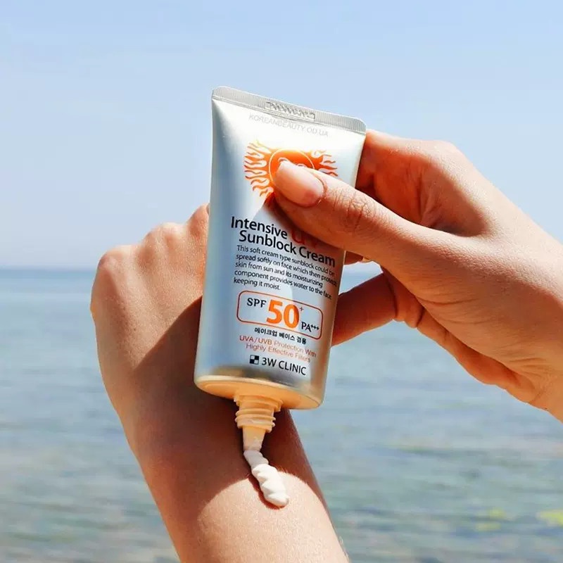 3W Clinic Sunscreen Intensive UV Sunblock Cream Sunscreen Korea Sun Block Collagen Vita Moist SPF 50+ PA+++ 70ml