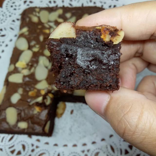 

BROWNIES PANGGANG MOCAF CLASSIC (14x9 cm)