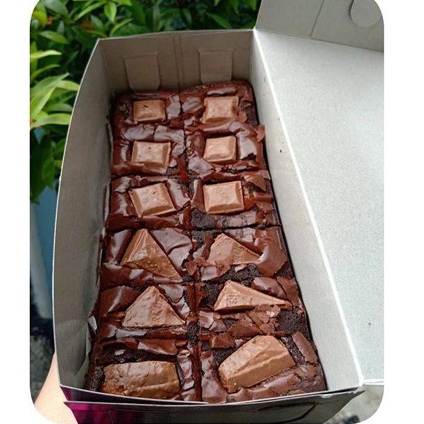 

Big Sale || 0ZSVF SERIOUSCAKE Brownies Coklat Premium Mix 2 topping //Stock Banyak