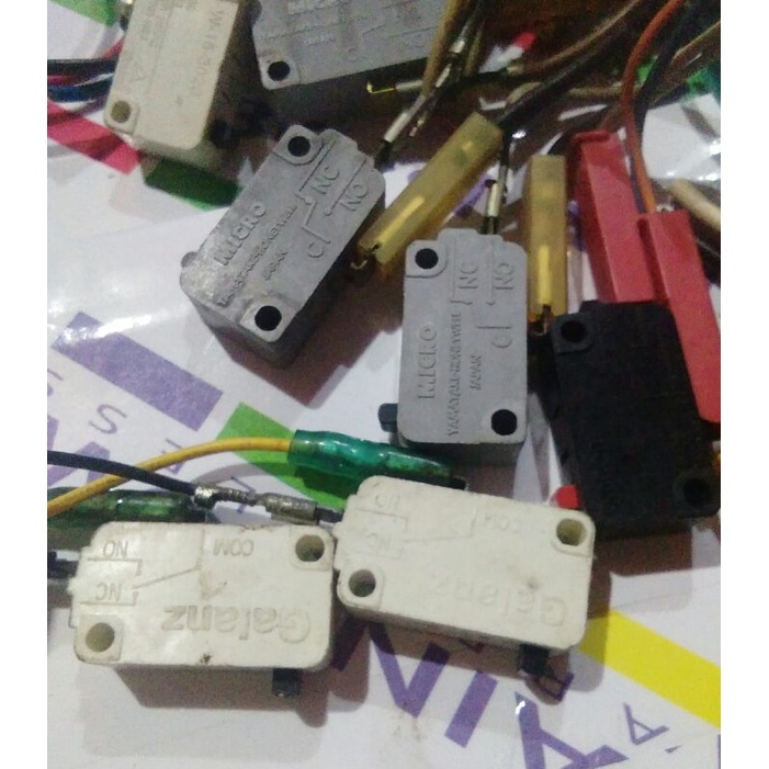 SAKLAR MICRO  SWITCH 2&amp;3 KAKI LENGKAP SAMA SOKET NYA ORIGINAL