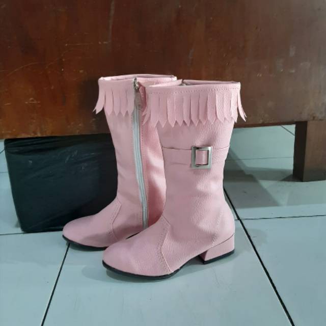 Sepatu mayoret pink