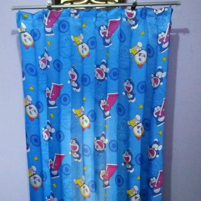 Gorden Plisket Motif karakter Doraemon satin