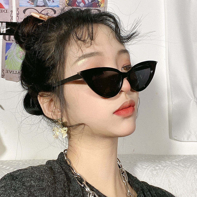 Kacamata Hitam Model Mata Kucing Bahan metal