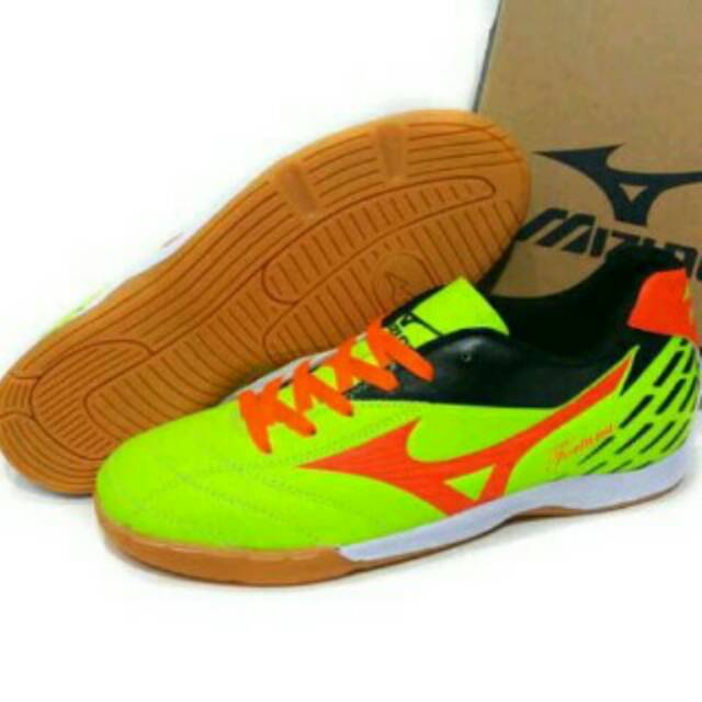 SEPATU FUTSAL MIZUNO