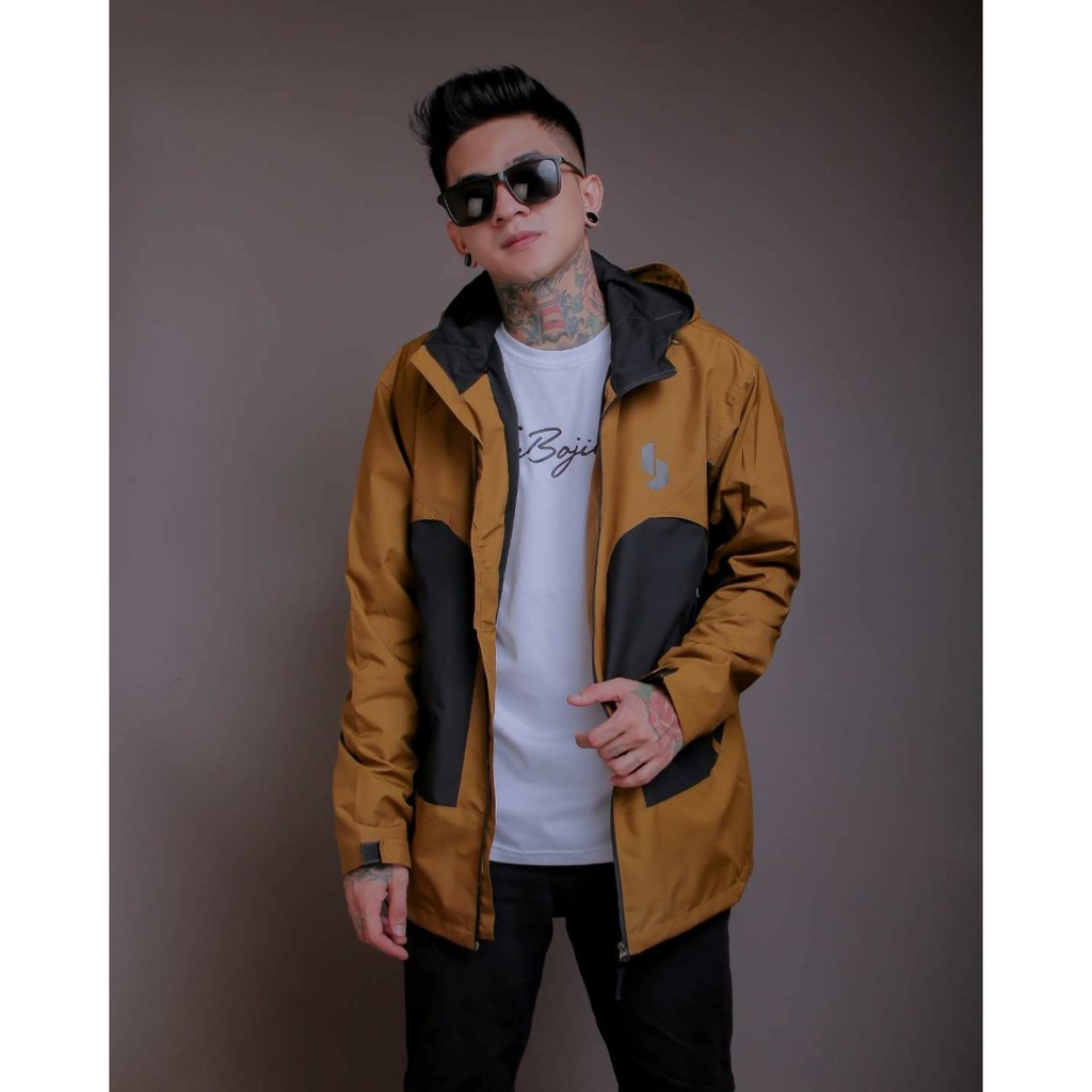 Jaket Gunung Parasut Pria Waterproof  jeket Parasit Anti Air Dan Angin Unisex Pria Wanita