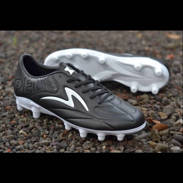 specs estadio fg black white